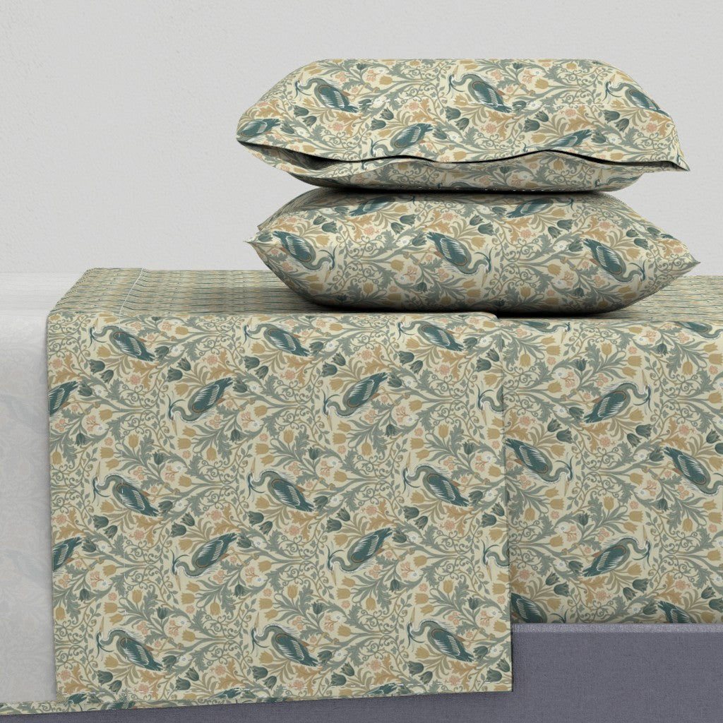 Heron with tulips and botanical vines in William Morris-Inspired style Sheet Set — Small Scale — cream